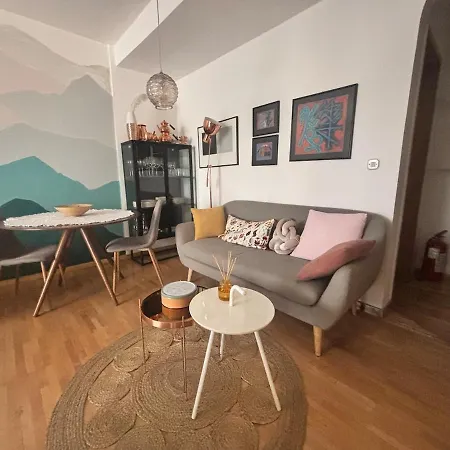 Daire Lovely 1-bedroom In The Bohemian Center Üsküp