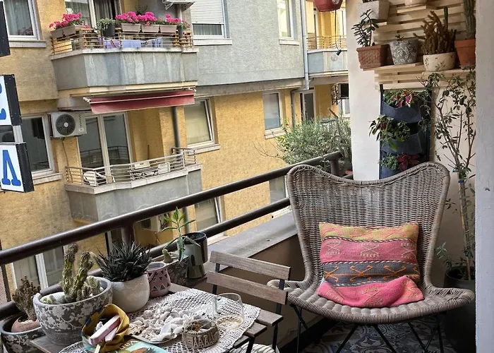 Apartment Central, Connected & Stylish *