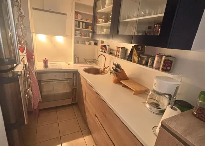 Central, Connected & Stylish Apartment *